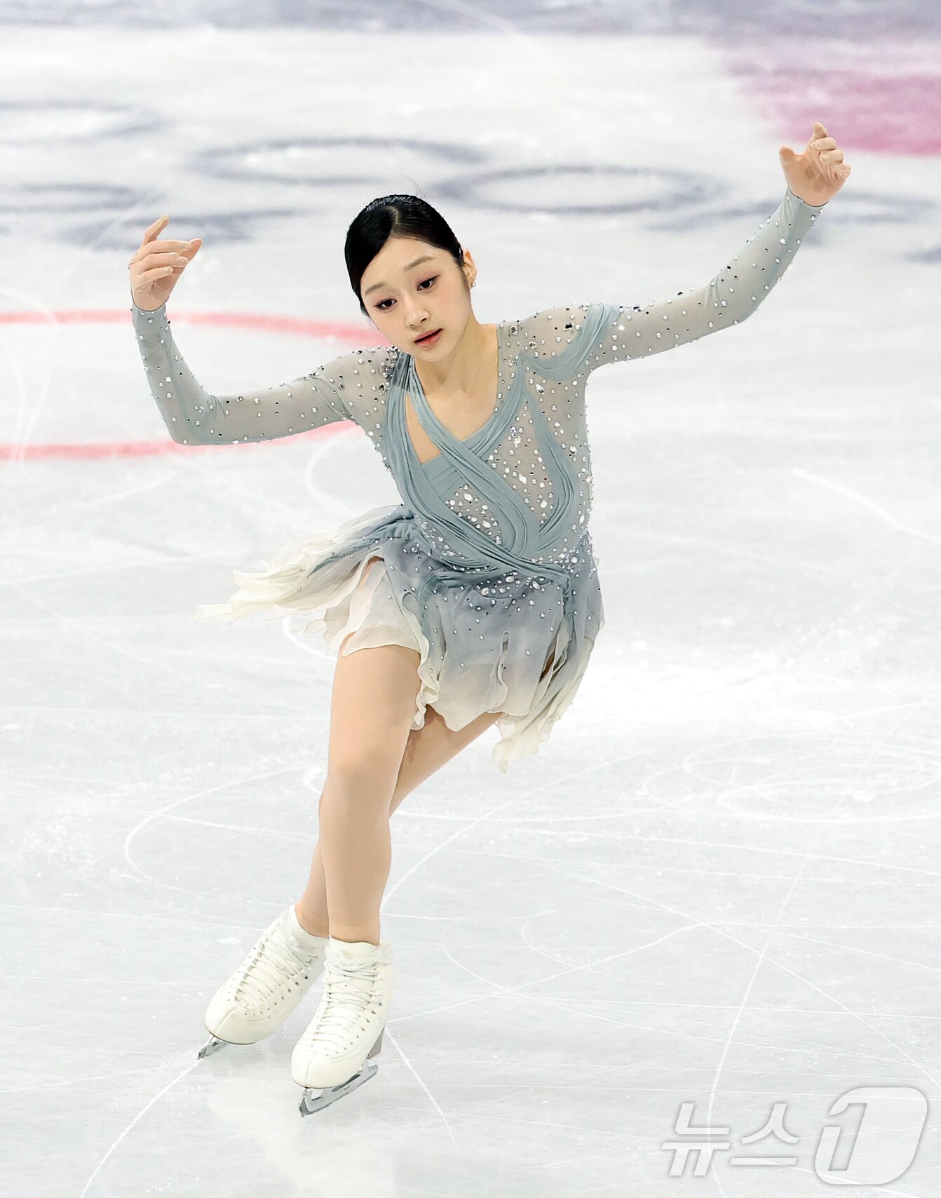 본문 이미지 - 신지아가 6일(현지시간) 이탈리아 밀라노 아이스 스케이팅 아레나에서 열린 2026 밀라노·코르티나담페초 동계올림픽 피겨 스케이팅 팀 이벤트(단체전) 여자 싱글 쇼트프로그램에 참가해 연기를 펼치고 있다. 2026.2.6 ⓒ 뉴스1 김진환 기자