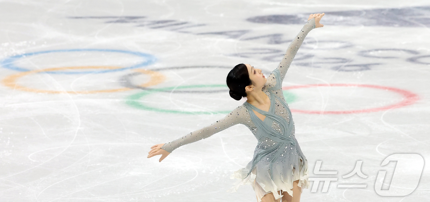 (밀라노=뉴스1) 김진환 기자 = 신지아가 6일(현지시간) 이탈리아 밀라노 아이스 스케이팅 아레나에서 열린 2026 밀라노·코르티나담페초 동계올림픽 피겨 스케이팅 팀 이벤트(단체전 …
