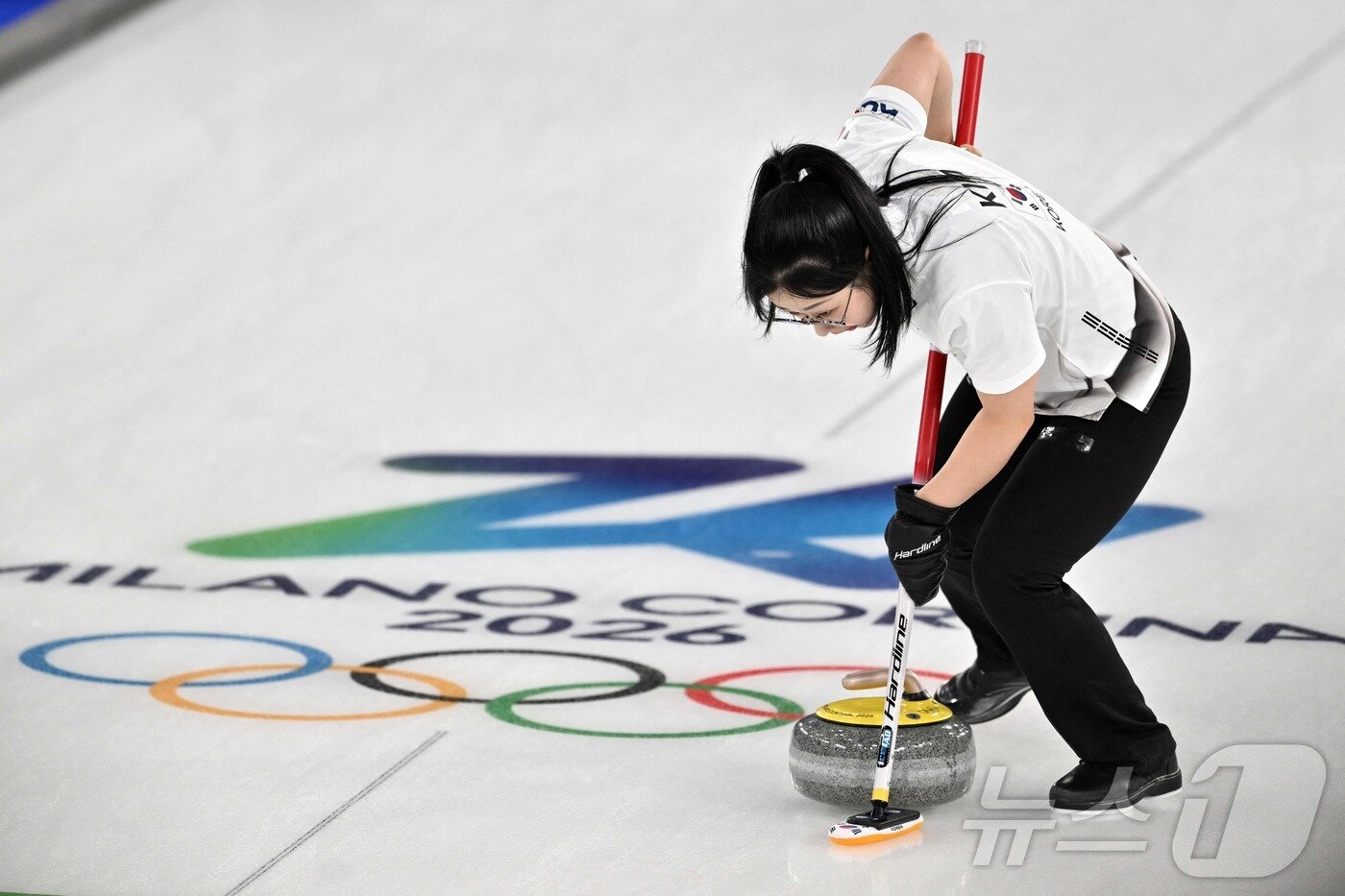 본문 이미지 - 컬링 믹스더블 김선영. ⓒ AFP=뉴스1