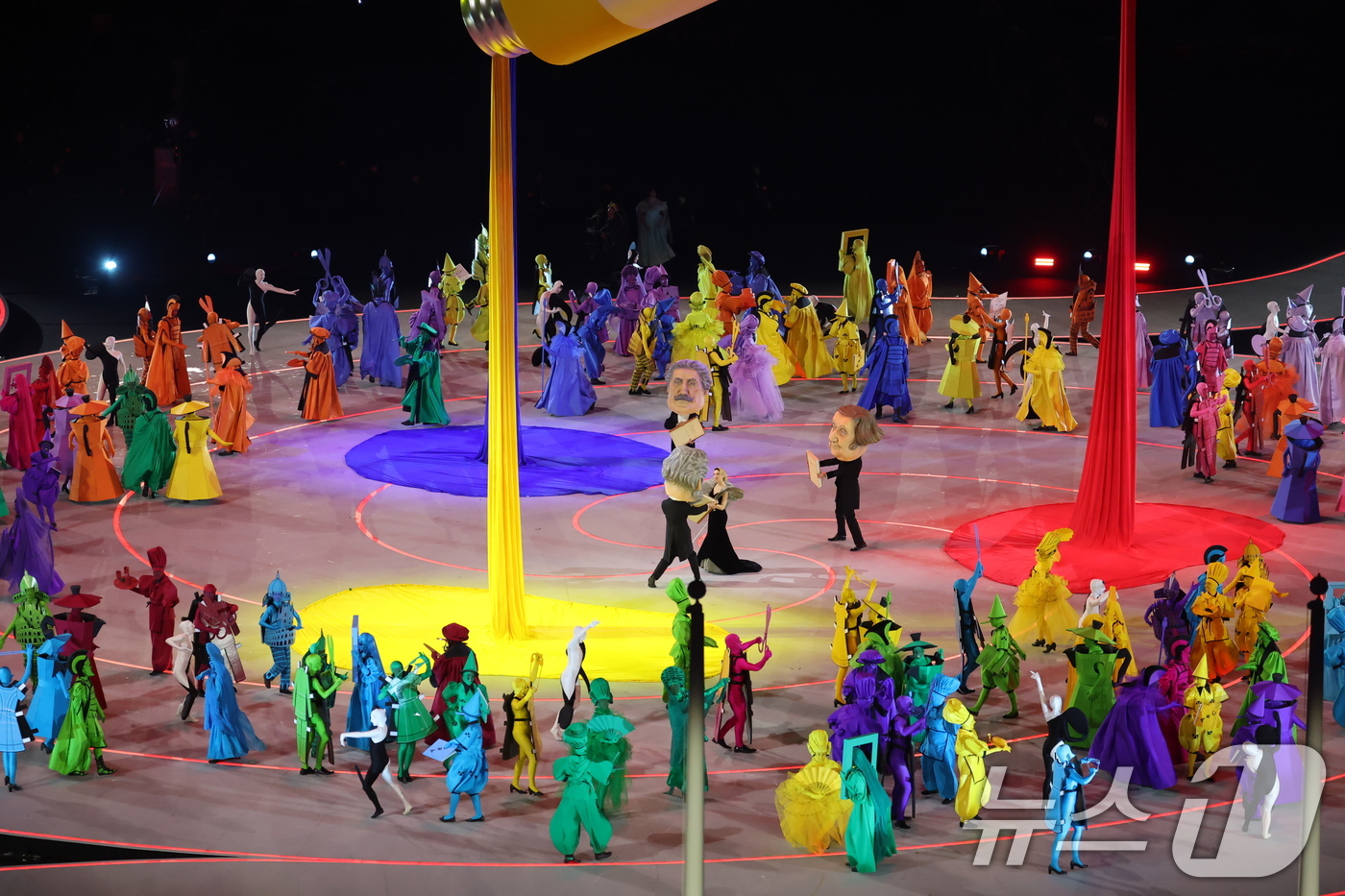 (밀라노=뉴스1) 김진환 기자 = 6일 오후(현지시간) 이탈리아 밀라노 산시로 올림픽 스타디움에서 열린 2026 밀라노·코르티나담페초 동계올림픽대회 개회식에서 '이탈리아의 조화 : …