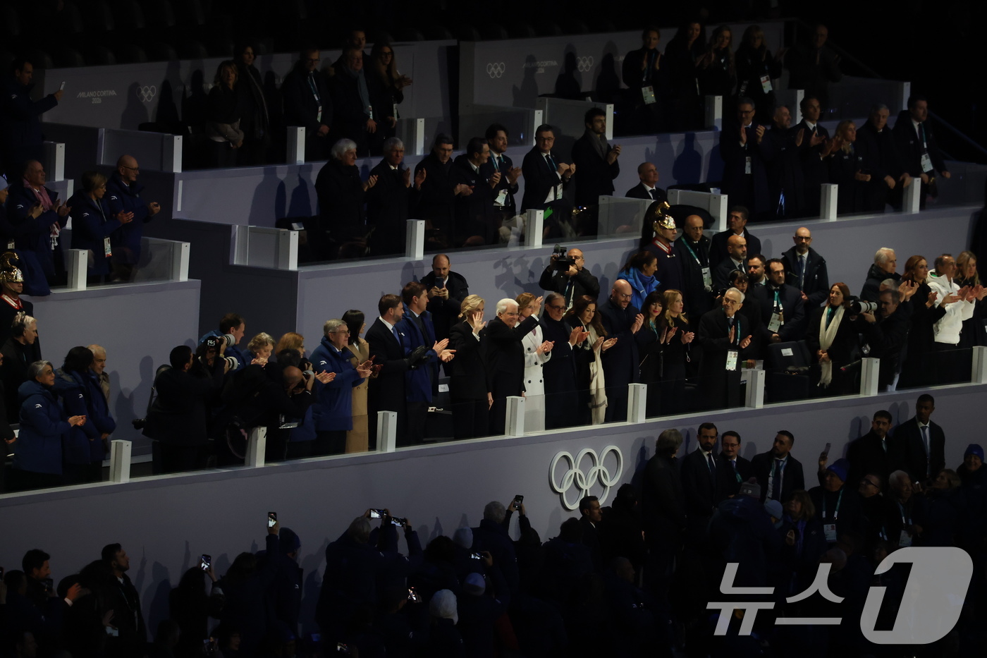 (밀라노=뉴스1) 김진환 기자 = 세르지오 마타렐라 이탈리아 대통령이 6일 오후(현지시간) 밀라노 산시로 올림픽 스타디움에서 열린 2026 밀라노·코르티나담페초 동계올림픽대회 개회 …