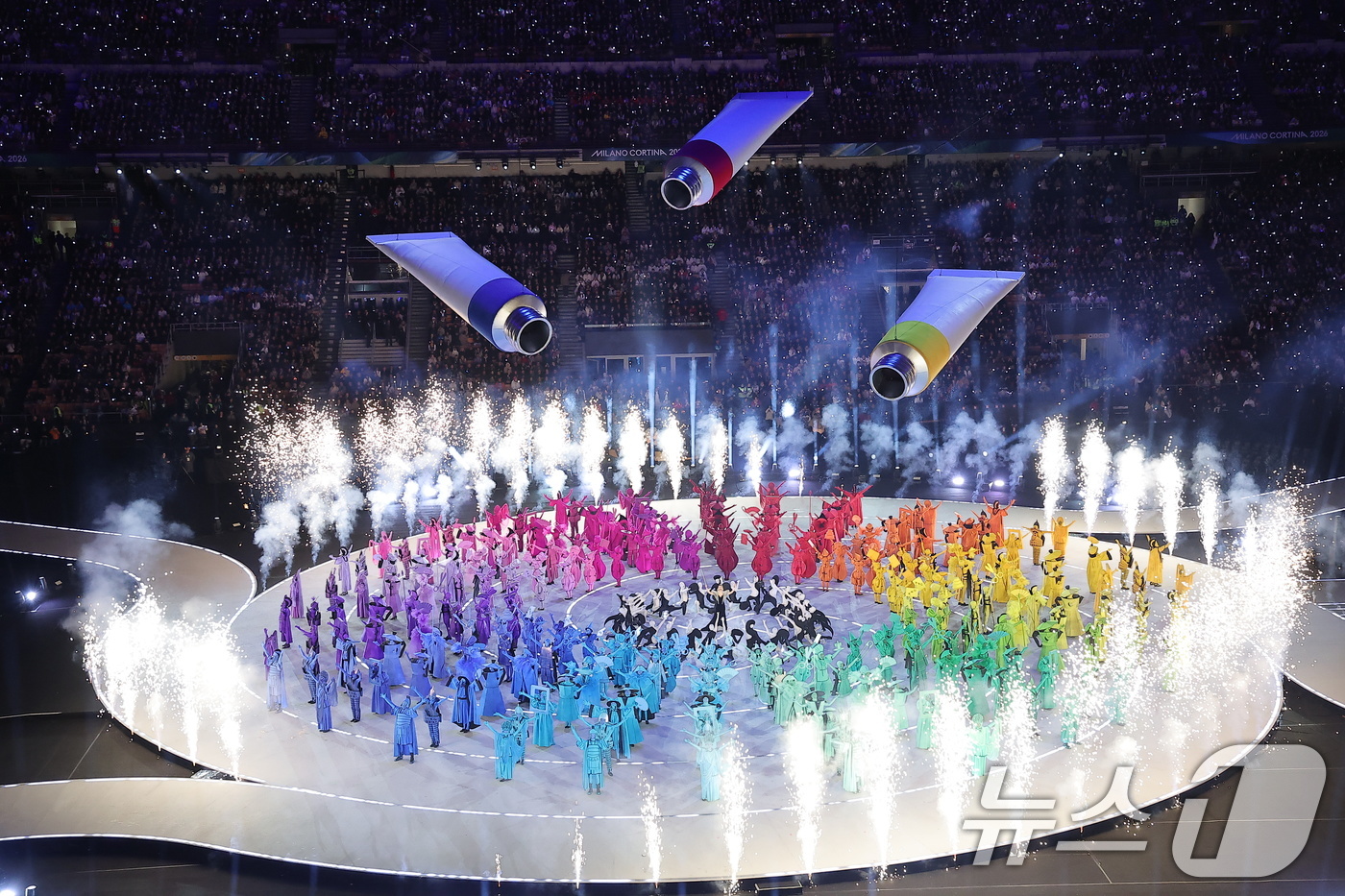(밀라노=뉴스1) 김성진 기자 = 6일 오후(현지시간) 이탈리아 밀라노 산시로 올림픽 스타디움에서 열린 2026 밀라노·코르티나담페초 동계올림픽대회 개회식에서 '이탈리아의 조화 : …
