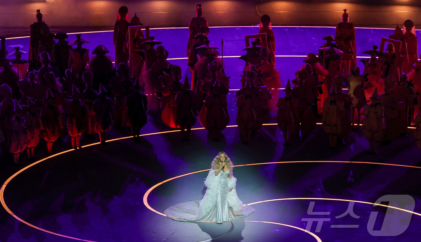 (밀라노=뉴스1) 김성진 기자 = 머라이어 캐리가 6일 오후(현지시간) 밀라노 산시로 올림픽 스타디움에서 열린 2026 밀라노·코르티나담페초 동계올림픽대회 개회식에서 오프닝 공연을 …