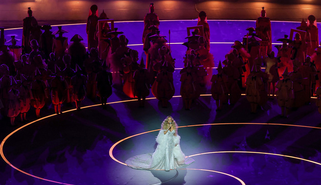 공연 펼치는 머라이어 캐리