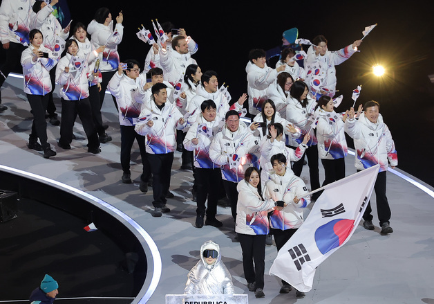 '한복 문화공정' 등 논란 많았던 개회식, 밀라노선 무탈[올림픽]