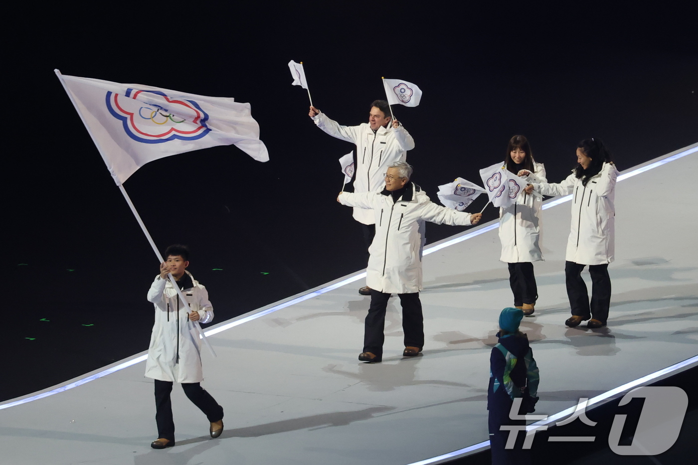 (밀라노=뉴스1) 김진환 기자 = 대만 선수단이 6일 오후(현지시간) 밀라노 산시로 올림픽 스타디움에서 열린 2026 밀라노·코르티나담페초 동계올림픽대회 개회식에 입장하고 있다. …