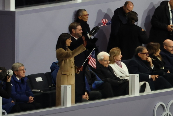 환호성 가득하던 개회식, 美 부통령 등장에 야유 쏟아져[올림픽]
