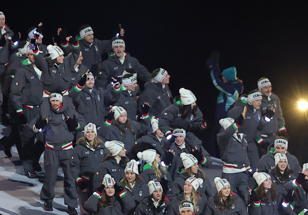 '아르마니·몽클레르·랄프 로렌' 선수들 명품 유니폼 퍼레이드 화제[올림픽]