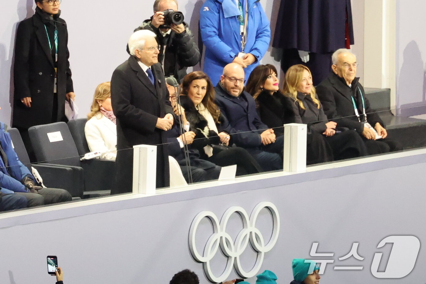 본문 이미지 - 세르지오 마타렐라 이탈리아 대통령이 6일 오후(현지시간) 밀라노 산시로 올림픽 스타디움에서 열린 2026 밀라노·코르티나담페초 동계올림픽대회 개회식에 참석해 개막 선언을 하고 있다. 2026.2.7 ⓒ 뉴스1 김진환 기자