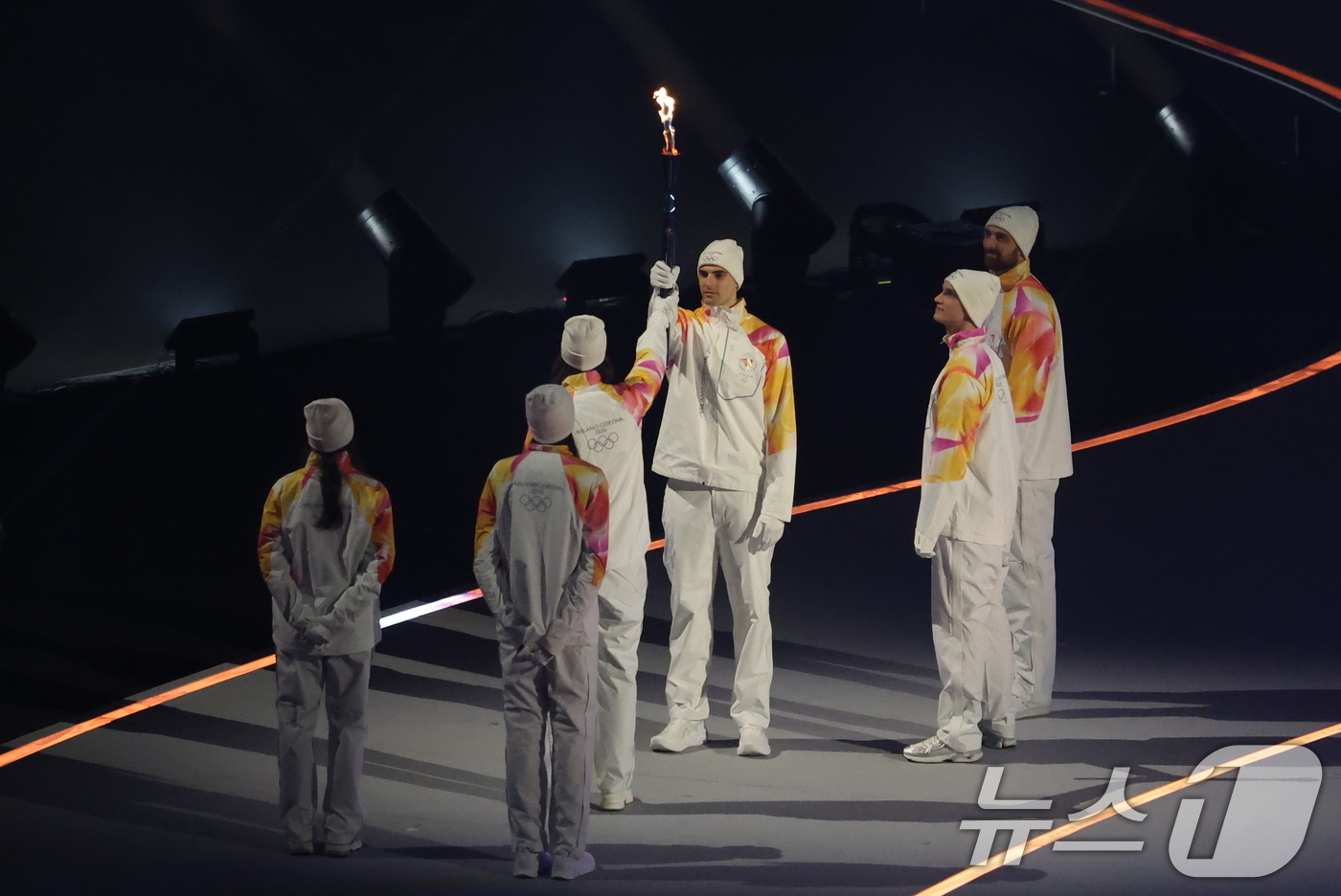 (밀라노=뉴스1) 김진환 기자 = 이탈리아 남자·여자 배구 대표팀 선수들이 6일 오후(현지시간) 이탈리아 밀라노 산시로 올림픽 스타디움에서 열린 2026 밀라노·코르티나담페초 동계 …