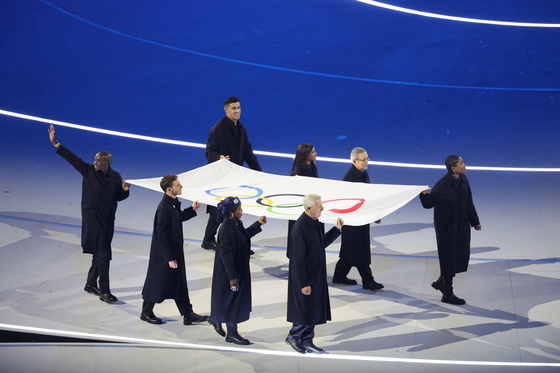 통가 근육맨, 이번엔 '상의 탈의' 대신 검은 정장[올림픽]