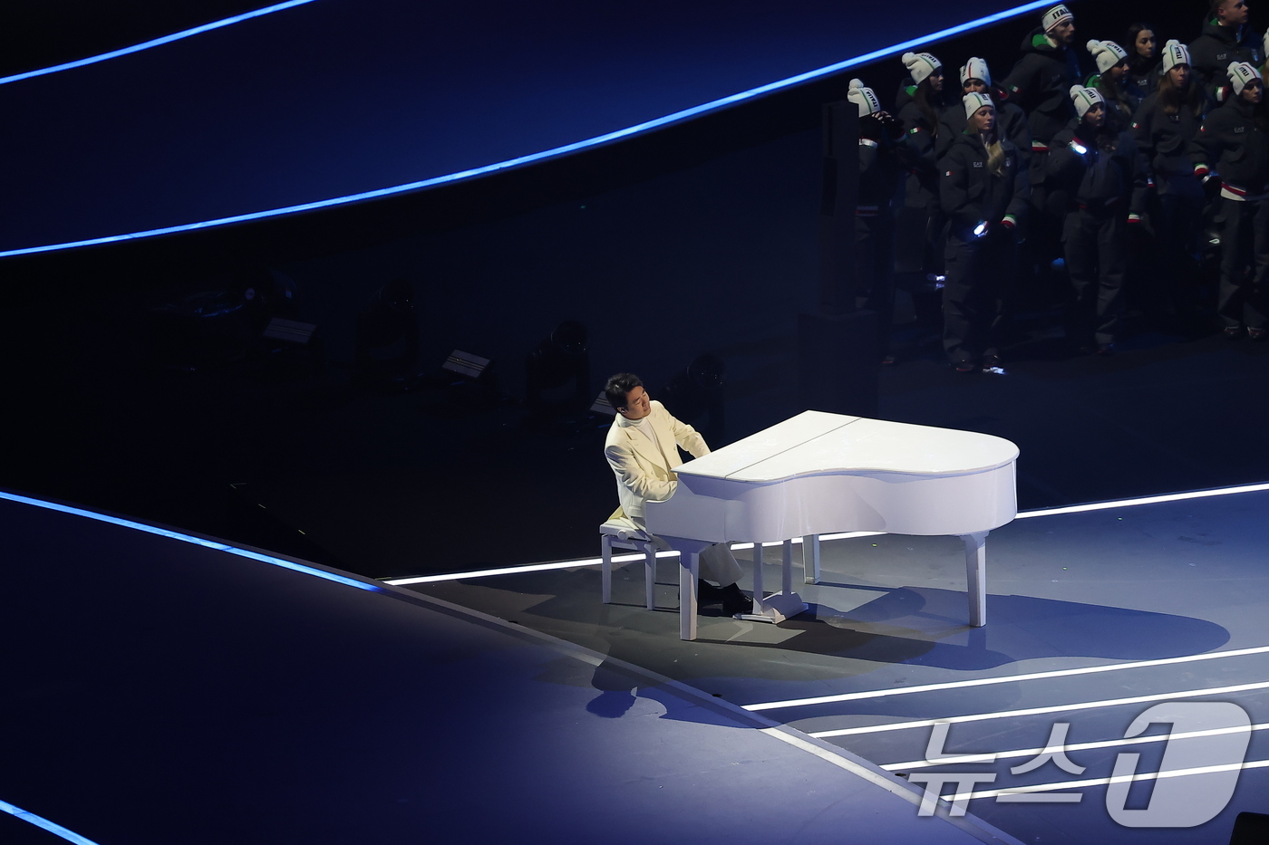 (밀라노=뉴스1) 김성진 기자 = 피아니스트 랑랑이 6일 오후(현지시간) 이탈리아 밀라노 산시로 올림픽 스타디움에서 열린 2026 밀라노·코르티나담페초 동계올림픽대회 개회식에서 연 …