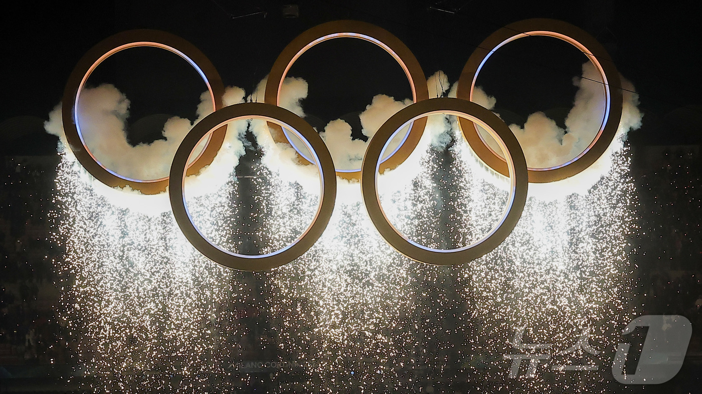 (밀라노=뉴스1) 김성진 기자 = 6일 오후(현지시간) 이탈리아 밀라노 산시로 올림픽 스타디움에서 열린 2026 밀라노·코르티나담페초 동계올림픽대회 개회식에서 이탈리아 알파인 스킨 …