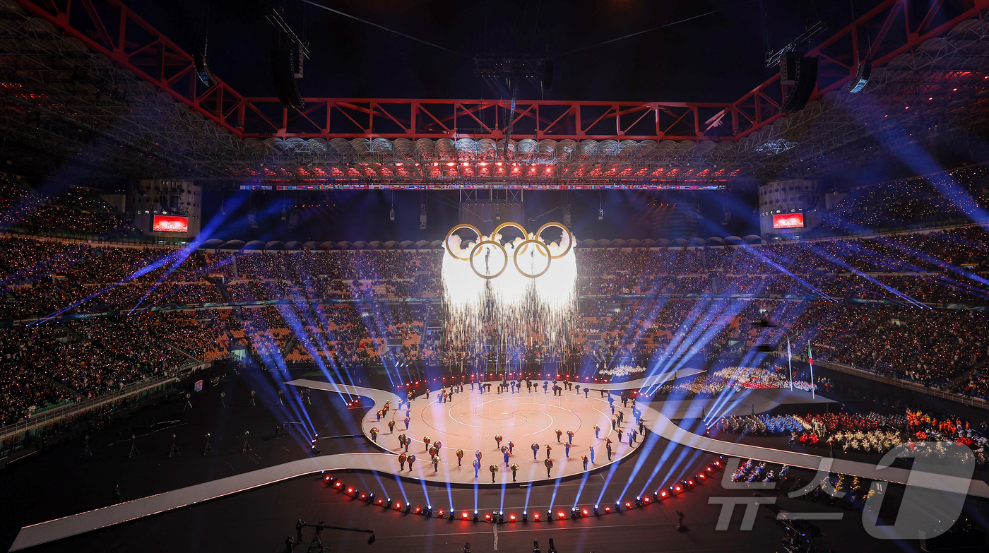 (밀라노=뉴스1) 김성진 기자 = 6일 오후(현지시간) 이탈리아 밀라노 산시로 올림픽 스타디움에서 열린 2026 밀라노·코르티나담페초 동계올림픽대회 개회식에서 이탈리아 알파인 스킨 …