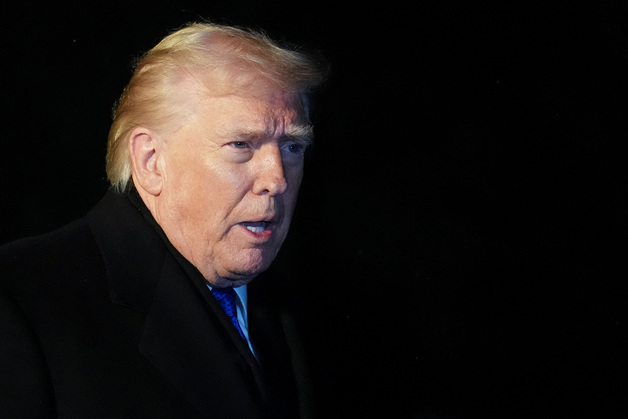 트럼프, 핵협상 재개 이란 최대 압박…추가 관세 행정명령 서명