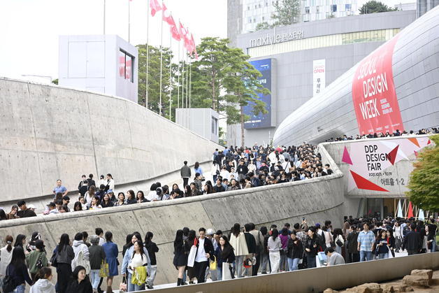 DDP 관람객 10명 중 7명, 동대문 상권서 지갑 열었다