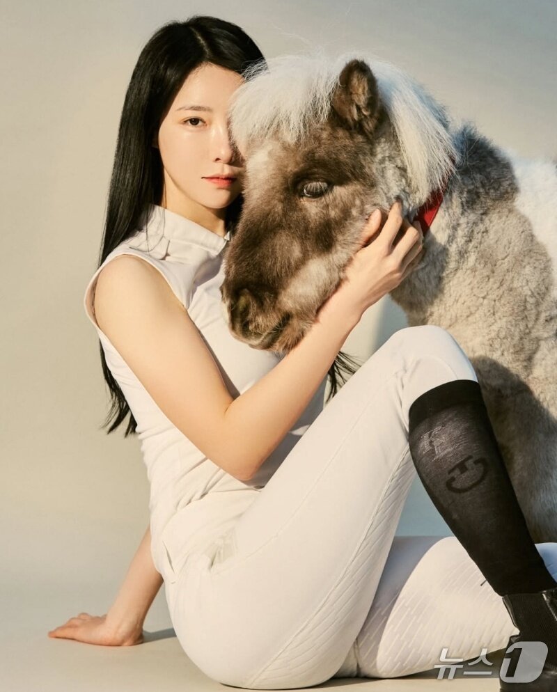 본문 이미지 - 이지영 월리테라피 대표와 반려마(사진 인스타그램) ⓒ 뉴스1