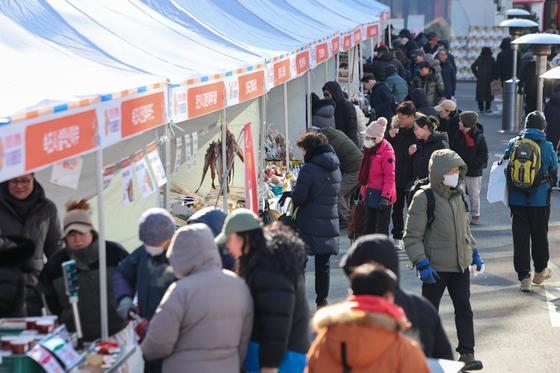 한파 속 설 준비하는 시민들