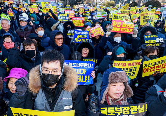한파 속 '과천경마공원 이전 반대'