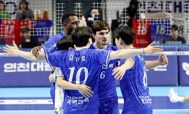 득점 후, 환호하는 한국전력 선수들