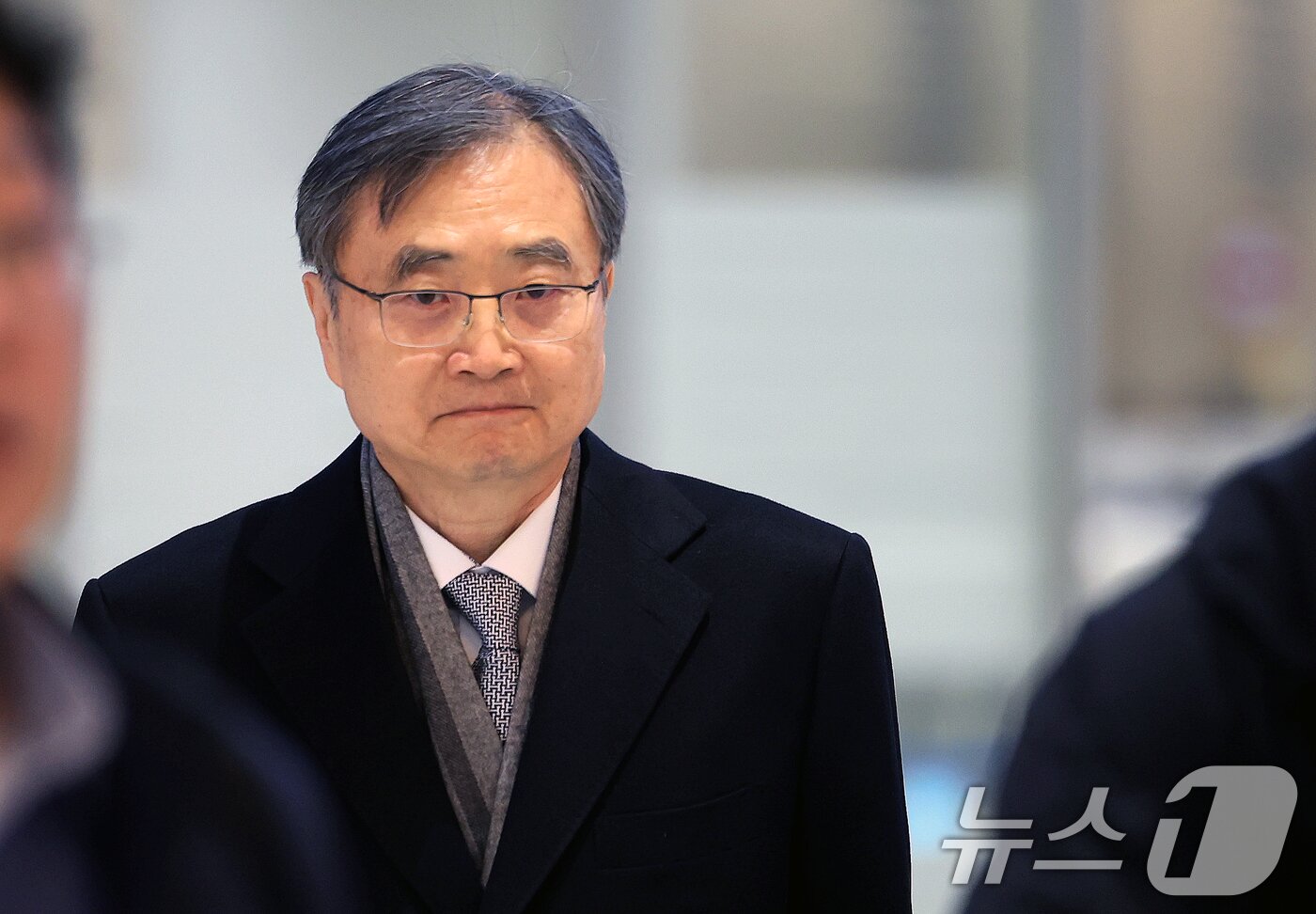 본문 이미지 - 조현 외교부 장관이 7일 인천공항 제2터미널을 통해 입국하고 있다. 2026.2.7 ⓒ 뉴스1 이호윤 기자