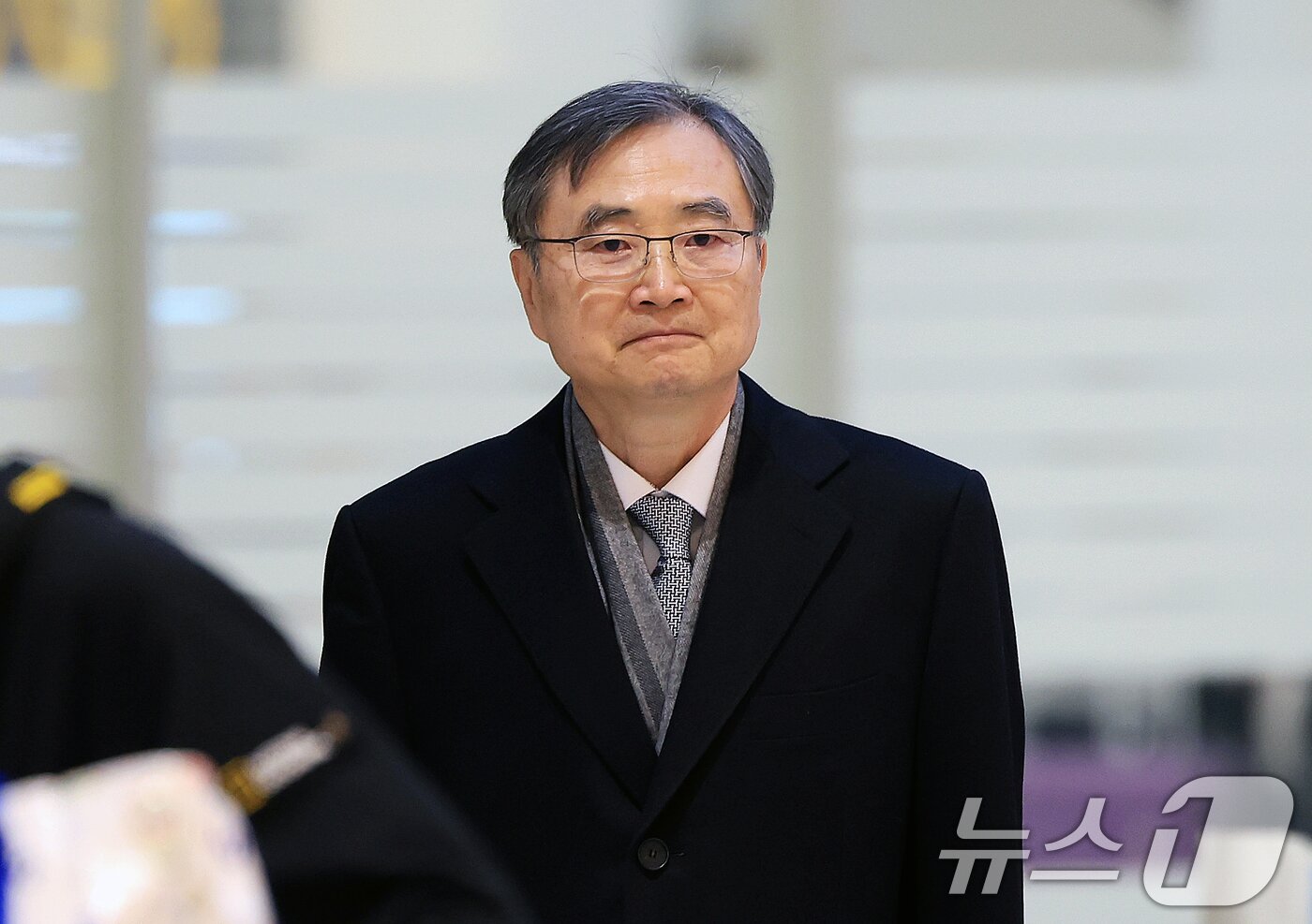 본문 이미지 - 조현 외교부 장관이 7일 인천공항 제2터미널을 통해 입국하고 있다. 2026.2.7 ⓒ 뉴스1 이호윤 기자