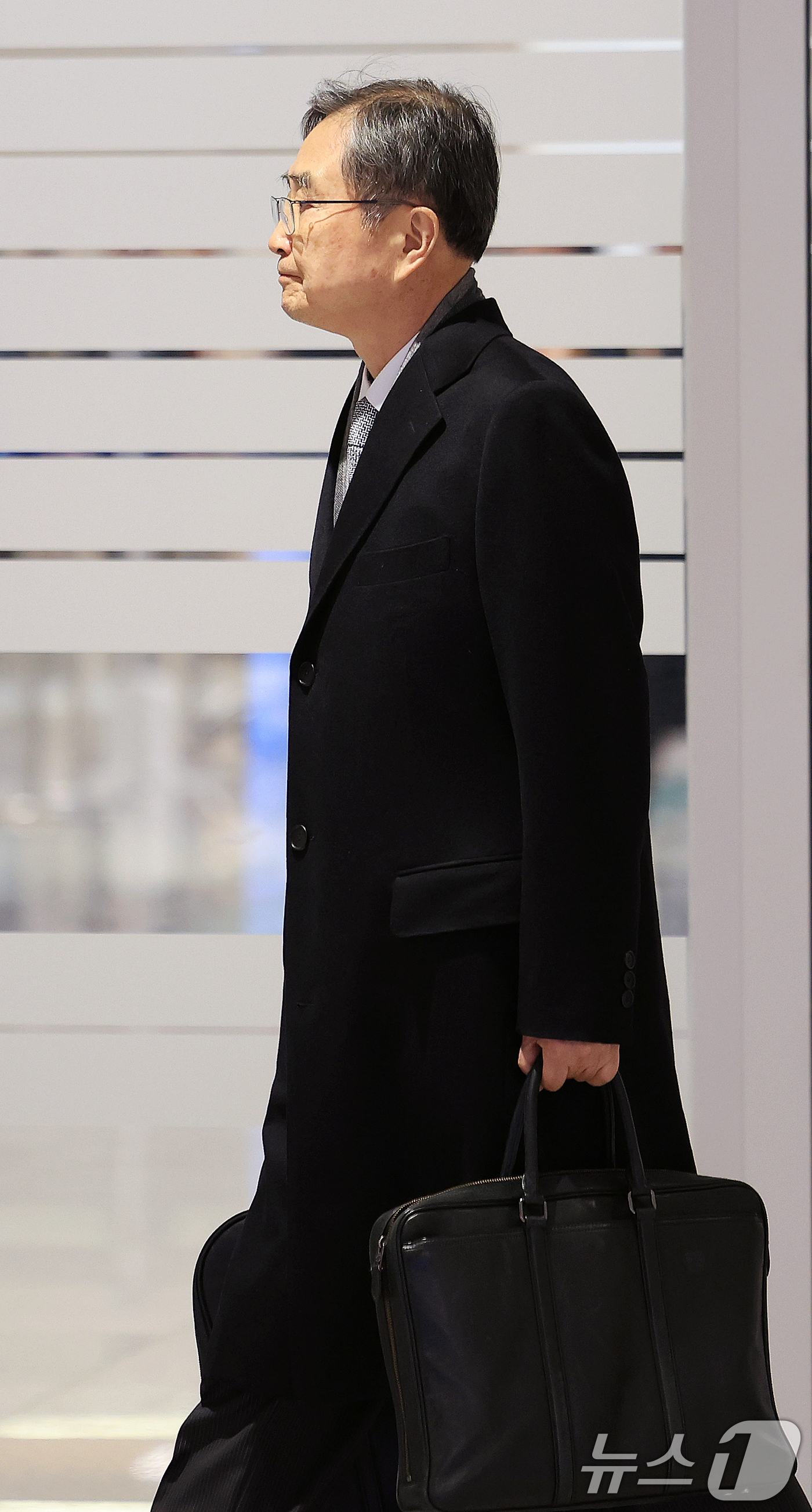 (인천공항=뉴스1) 이호윤 기자 = 조현 외교부 장관이 7일 인천공항 제2터미널을 통해 입국하고 있다. 2026.2.7/뉴스1