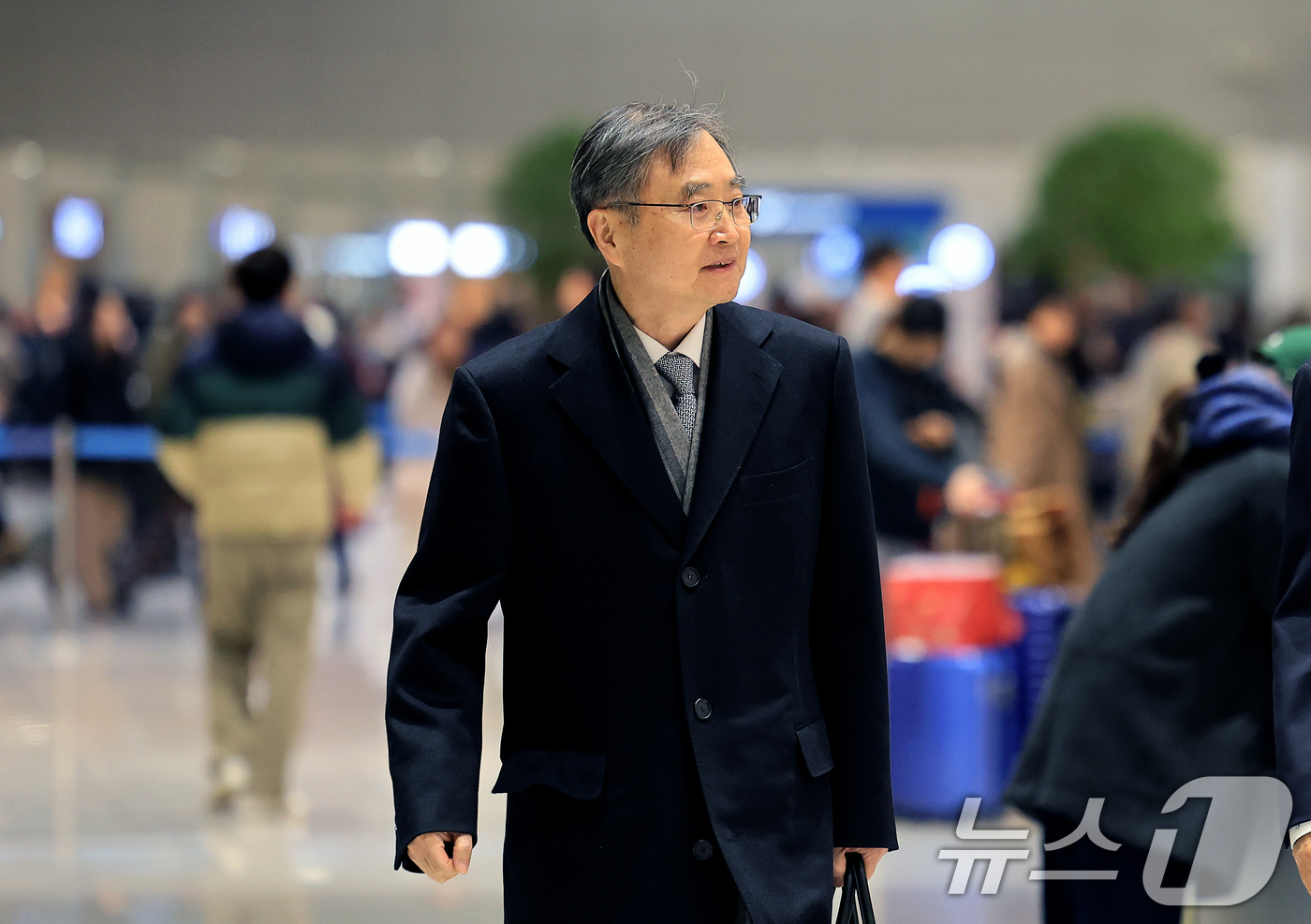 (인천공항=뉴스1) 이호윤 기자 = 조현 외교부 장관이 7일 인천공항 제2터미널을 통해 입국하고 있다. 2026.2.7/뉴스1