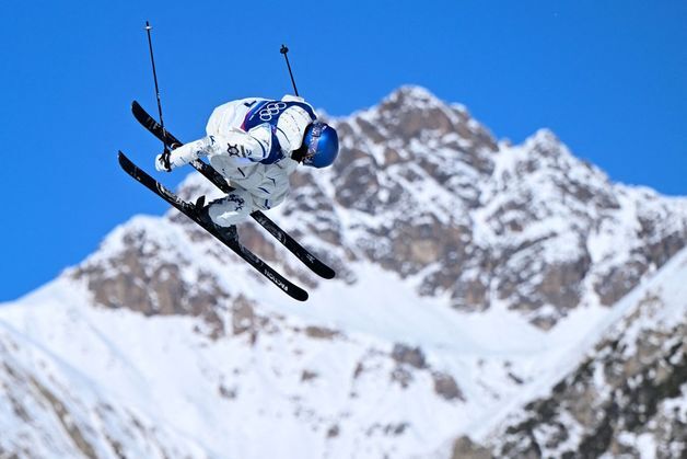 337억 버는 구아이링, '꽈당' 딛고 프리스키 슬로프스타일 결선행[올림픽]