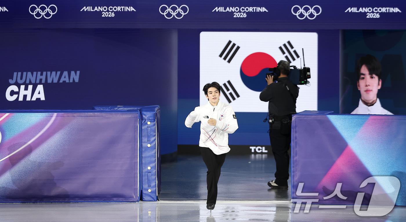 (밀라노=뉴스1) 김성진 기자 = 피겨 차준환이 7일(현지시간) 이탈리아 밀라노 아이스 스케이팅 아레나에서 열린 2026 밀라노·코르티나담페초 동계올림픽 피겨 스케이팅 팀 이벤트( …
