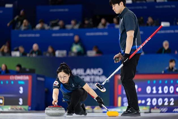 감격 첫승, 눈물 쏟은 컬링 믹스더블…"남은 경기 후회 없이"[올림픽]