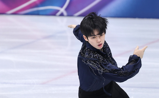 연기 펼치는 차준환