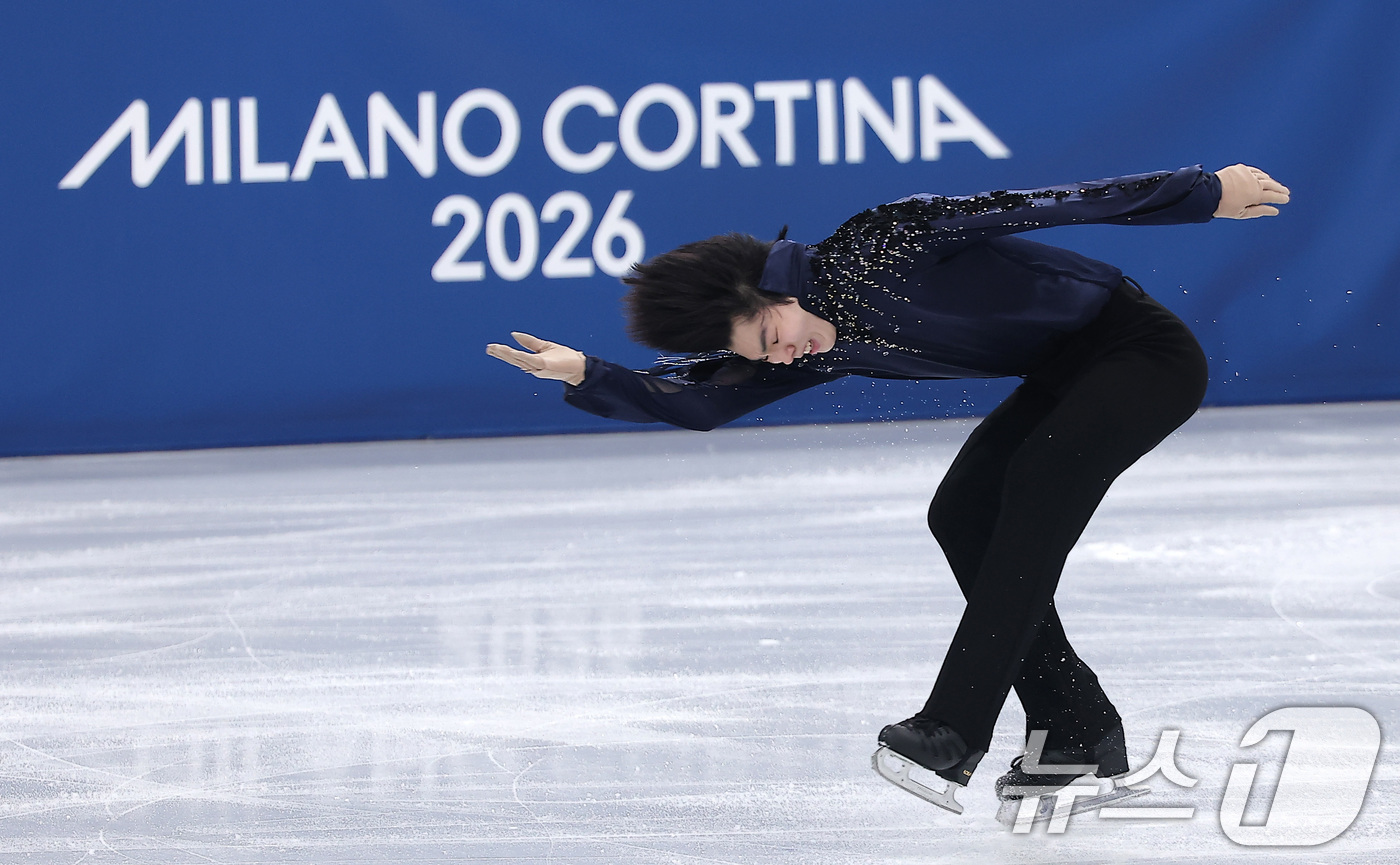 (밀라노=뉴스1) 김성진 기자 = 피겨 차준환이 7일(현지시간) 이탈리아 밀라노 아이스 스케이팅 아레나에서 열린 2026 밀라노·코르티나담페초 동계올림픽 피겨 스케이팅 팀 이벤트( …