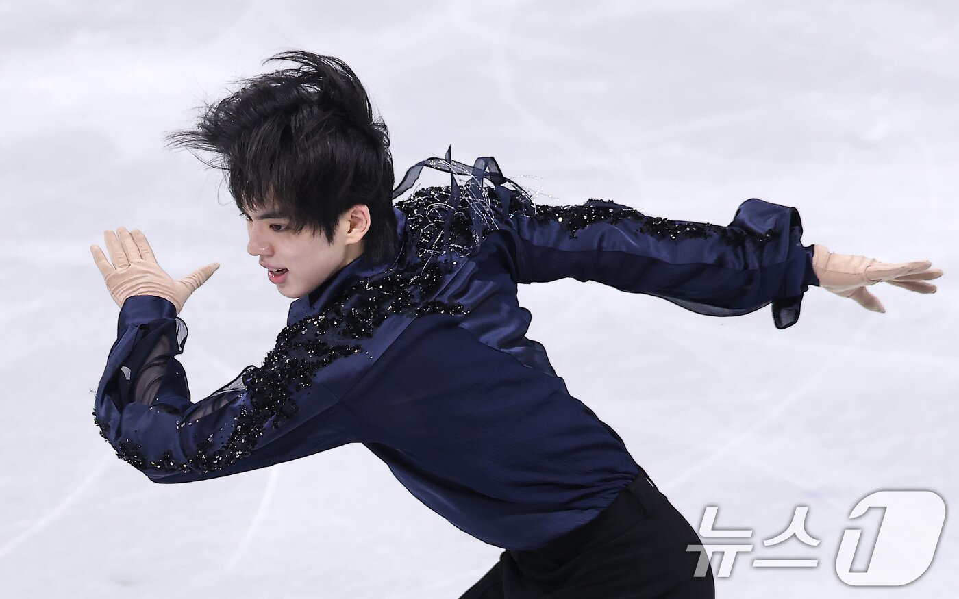 본문 이미지 - 피겨 차준환이 7일(현지시간) 이탈리아 밀라노 아이스 스케이팅 아레나에서 열린 2026 밀라노·코르티나담페초 동계올림픽 피겨 스케이팅 팀 이벤트(단체전) 남자 싱글 쇼트 프로그램에서 연기를 펼치고 있다. 2026.2.8 ⓒ 뉴스1 김성진 기자