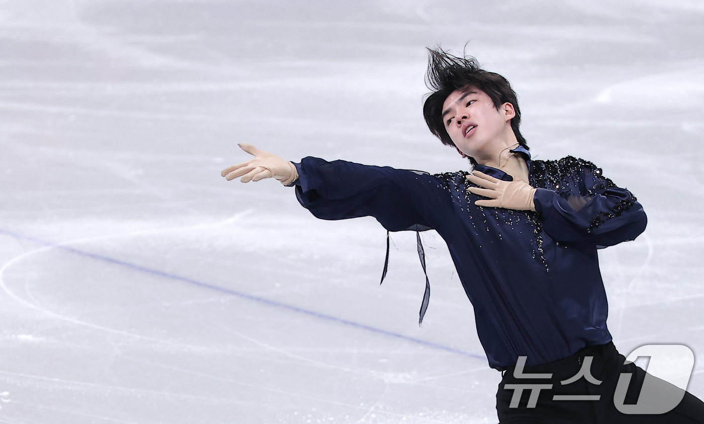 (밀라노=뉴스1) 김성진 기자 = 피겨 차준환이 7일(현지시간) 이탈리아 밀라노 아이스 스케이팅 아레나에서 열린 2026 밀라노·코르티나담페초 동계올림픽 피겨 스케이팅 팀 이벤트( …