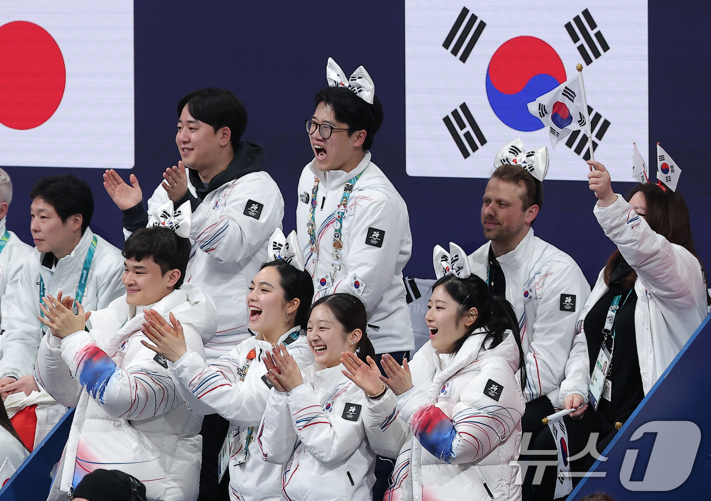 (밀라노=뉴스1) 김성진 기자 = 대한민국 피겨 대표팀이 7일(현지시간) 이탈리아 밀라노 아이스 스케이팅 아레나에서 열린 2026 밀라노·코르티나담페초 동계올림픽 피겨 스케이팅 팀 …