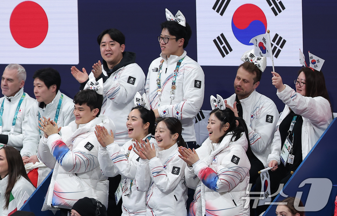(밀라노=뉴스1) 김성진 기자 = 대한민국 피겨 대표팀이 7일(현지시간) 이탈리아 밀라노 아이스 스케이팅 아레나에서 열린 2026 밀라노·코르티나담페초 동계올림픽 피겨 스케이팅 팀 …