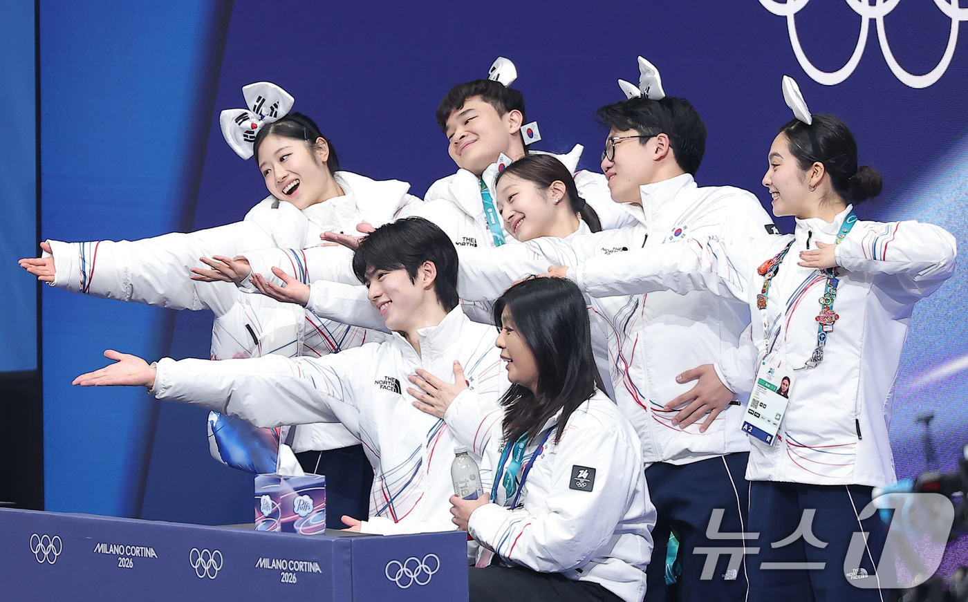 (밀라노=뉴스1) 김성진 기자 = 피겨 차준환이 7일(현지시간) 이탈리아 밀라노 아이스 스케이팅 아레나에서 열린 2026 밀라노·코르티나담페초 동계올림픽 피겨 스케이팅 팀 이벤트( …