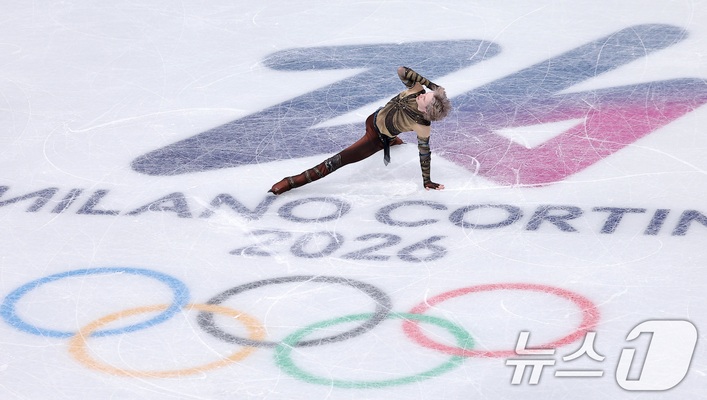 (밀라노=뉴스1) 김성진 기자 = 미국 피겨선수 일리야 말리닌이 7일(현지시간) 이탈리아 밀라노 아이스 스케이팅 아레나에서 열린 2026 밀라노·코르티나담페초 동계올림픽 피겨 스케 …