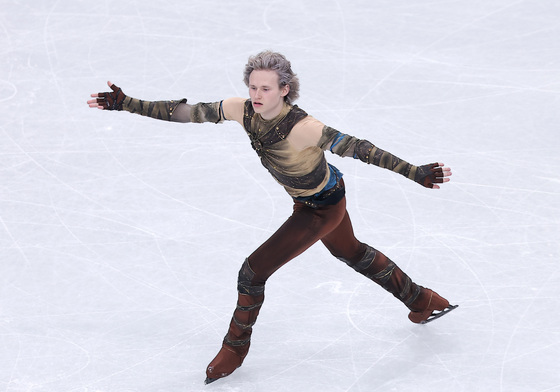 연기 펼치는 말리닌