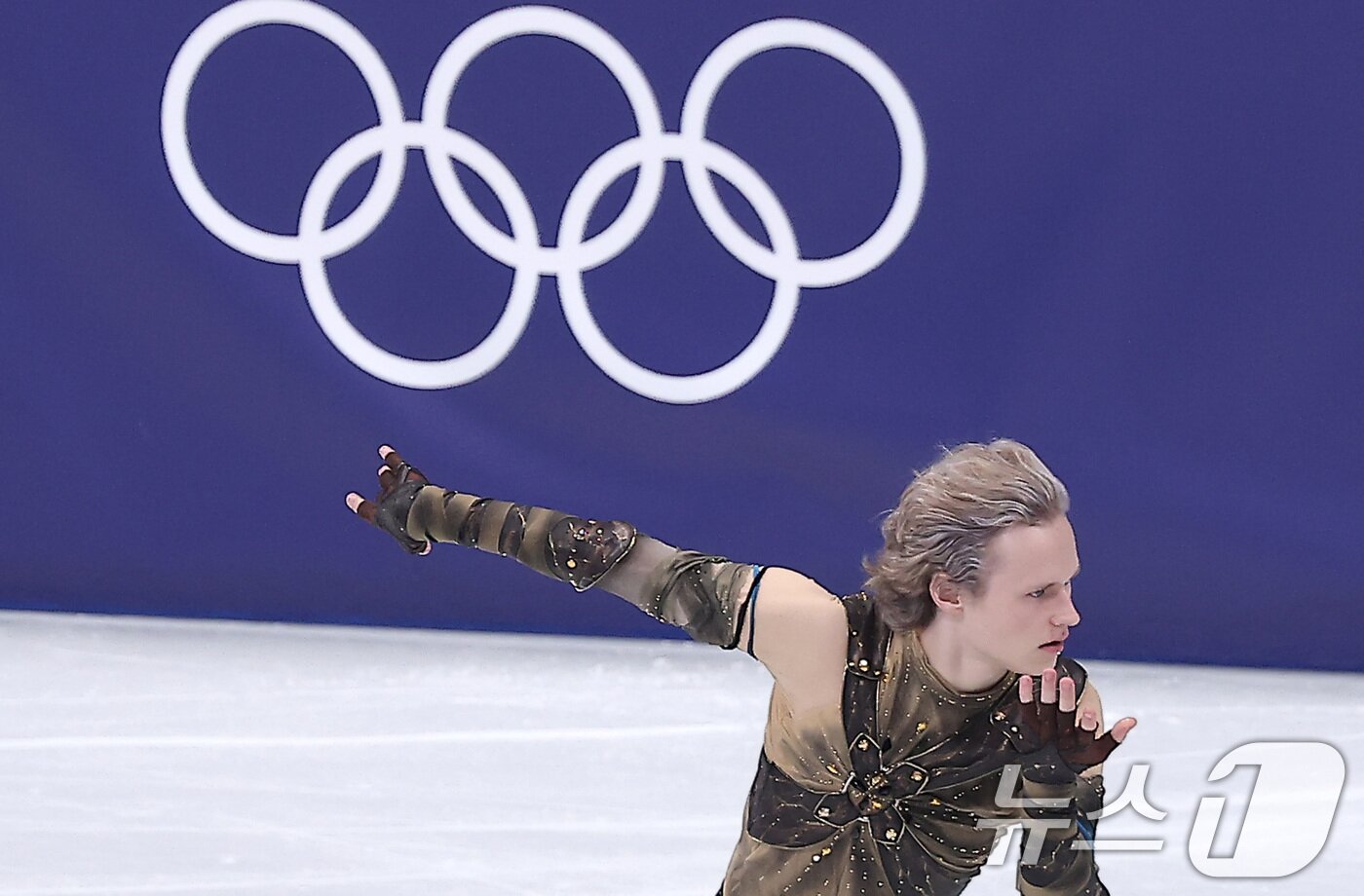 본문 이미지 - 미국 피겨선수 일리야 말리닌이 7일(현지시간) 이탈리아 밀라노 아이스 스케이팅 아레나에서 열린 2026 밀라노·코르티나담페초 동계올림픽 피겨 스케이팅 팀 이벤트(단체전) 남자 싱글 쇼트 프로그램에서 연기를 펼치고 있다. 2026.2.8 ⓒ 뉴스1 김성진 기자