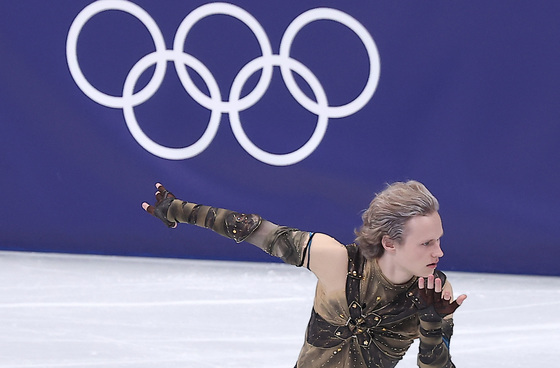 연기하는 말리닌