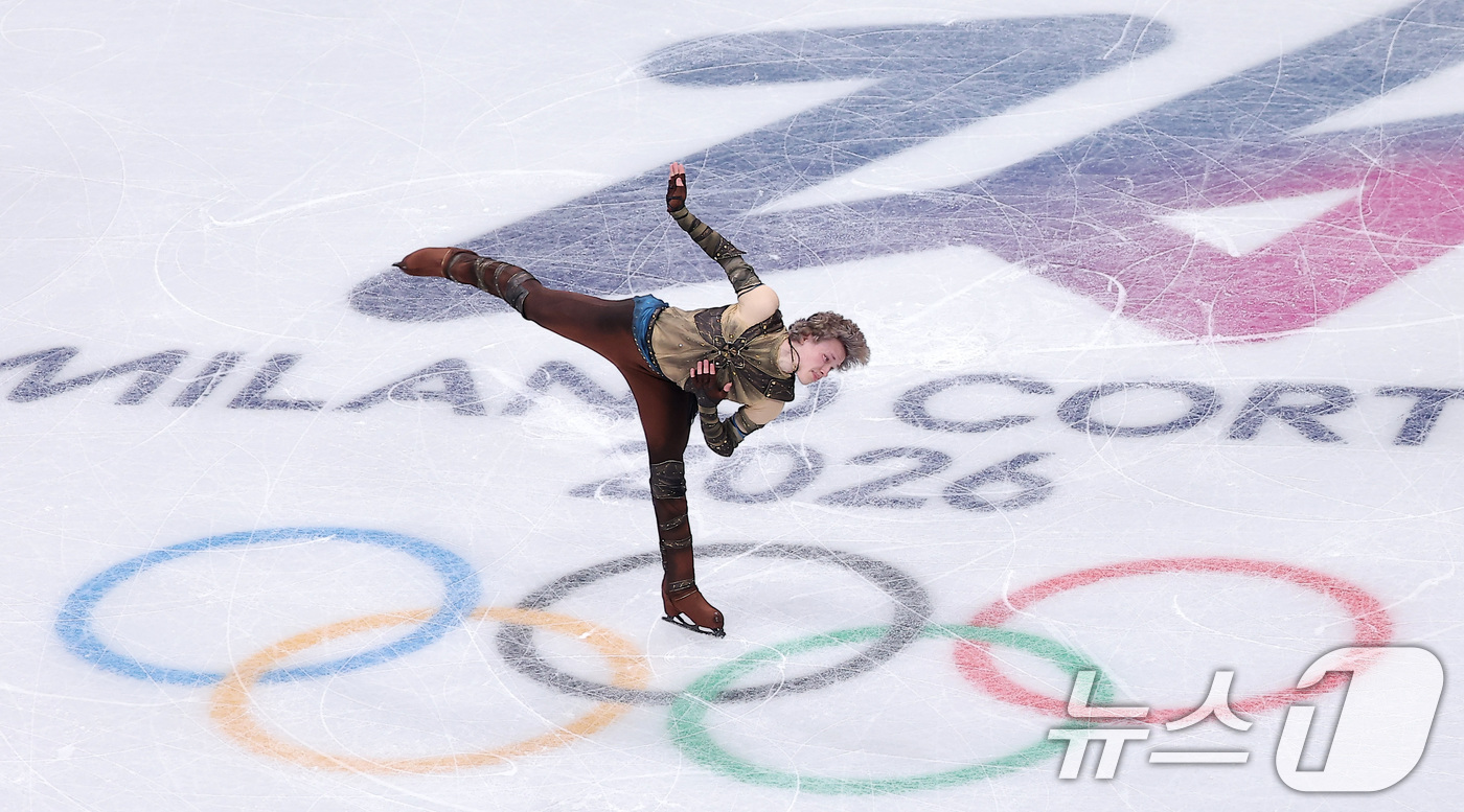 (밀라노=뉴스1) 김성진 기자 = 미국 피겨선수 일리야 말리닌이 7일(현지시간) 이탈리아 밀라노 아이스 스케이팅 아레나에서 열린 2026 밀라노·코르티나담페초 동계올림픽 피겨 스케 …