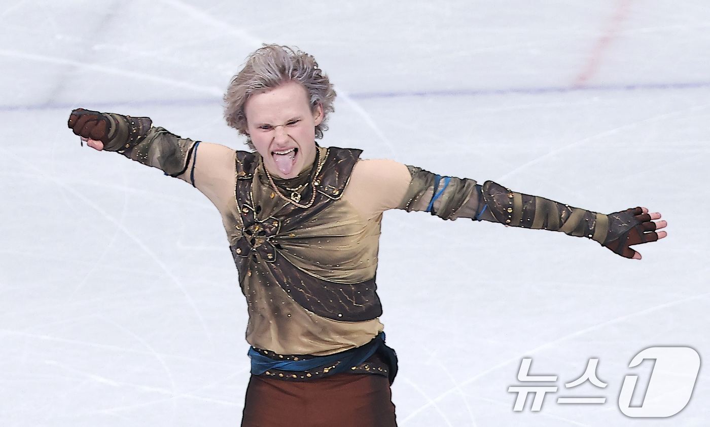 (밀라노=뉴스1) 김성진 기자 = 미국 피겨선수 일리야 말리닌이 7일(현지시간) 이탈리아 밀라노 아이스 스케이팅 아레나에서 열린 2026 밀라노·코르티나담페초 동계올림픽 피겨 스케 …