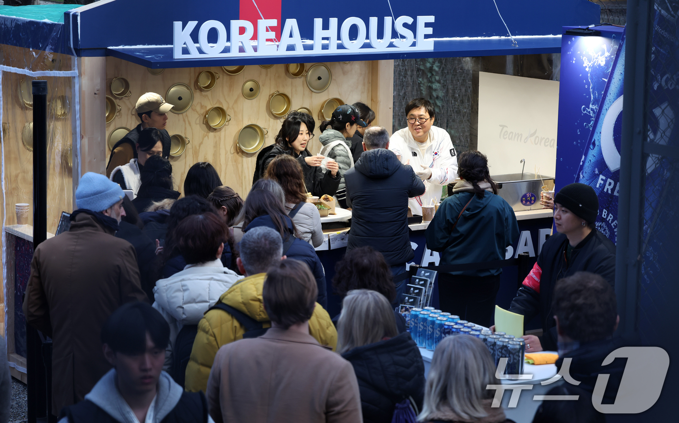 (서울=뉴스1) = 최휘영 문화체육관광부 장관이 7일(현지시간) 2026 밀라노-코르티나담페초 동계올림픽이 열리고 있는 이탈리아 밀라노의 빌라 네키 캄필리오(Villa Necchi …