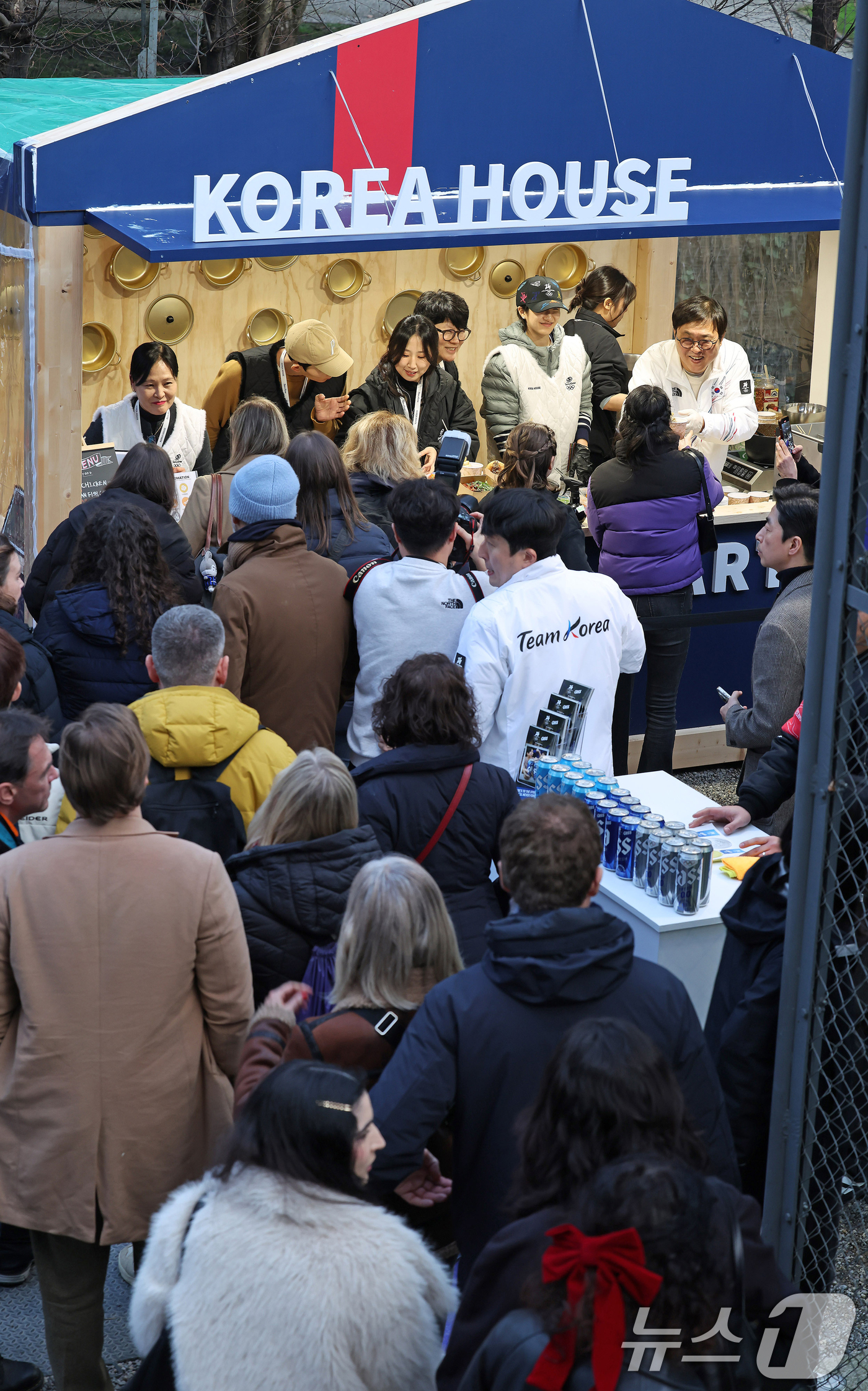 (서울=뉴스1) = 최휘영 문화체육관광부 장관이 7일(현지시간) 2026 밀라노-코르티나담페초 동계올림픽이 열리고 있는 이탈리아 밀라노의 빌라 네키 캄필리오(Villa Necchi …