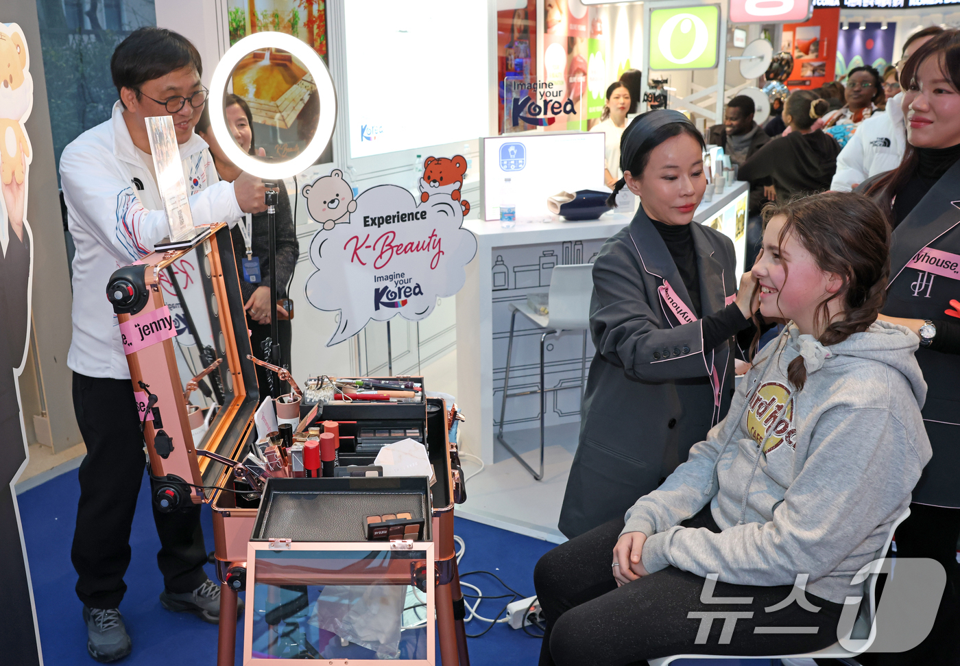 (서울=뉴스1) = 최휘영 문화체육관광부 장관이 7일(현지시간) 2026 밀라노-코르티나담페초 동계올림픽이 열리고 있는 이탈리아 밀라노의 빌라 네키 캄필리오(Villa Necchi …