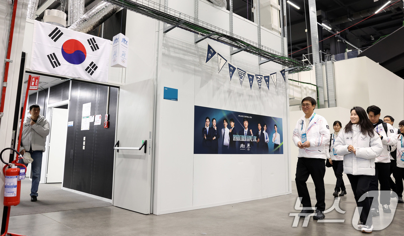 (서울=뉴스1) = 최휘영 문화체육관광부 장관이 7일(현지시간) 2026 밀라노-코르티나 동계올림픽이 열리고 있는 이탈리아 밀라노의 밀라노 컨벤션 센터에 마련된 국제방송센터(IBC …