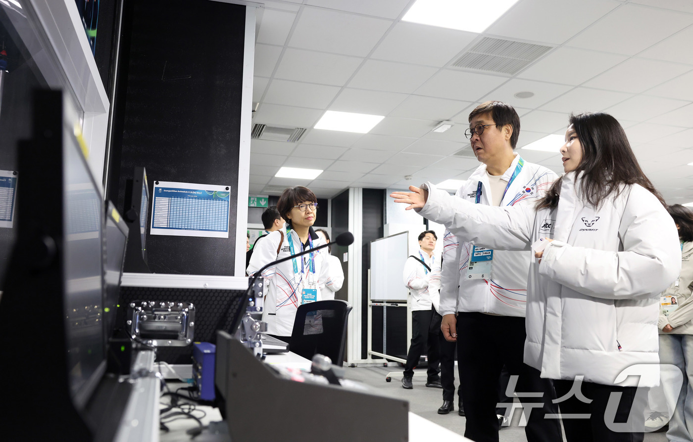 (서울=뉴스1) = 최휘영 문화체육관광부 장관이 7일(현지시간) 2026 밀라노-코르티나 동계올림픽이 열리고 있는 이탈리아 밀라노의 밀라노 컨벤션 센터에 마련된 국제방송센터(IBC …