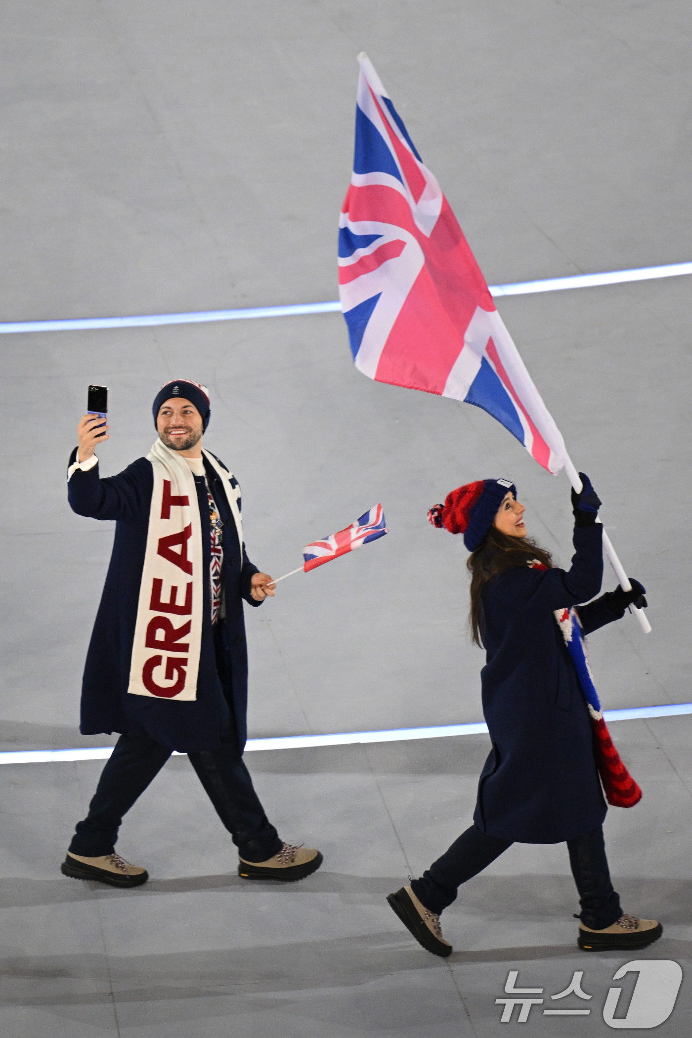 (서울=뉴스1) = 삼성전자가 6일(현지시간) 진행된 2026 밀라노 코르티나 동계올림픽 개막식을 '갤럭시 S25 울트라'로 촬영하고 생중계해, 전 세계를 더 가깝게 연결하며 독보 …